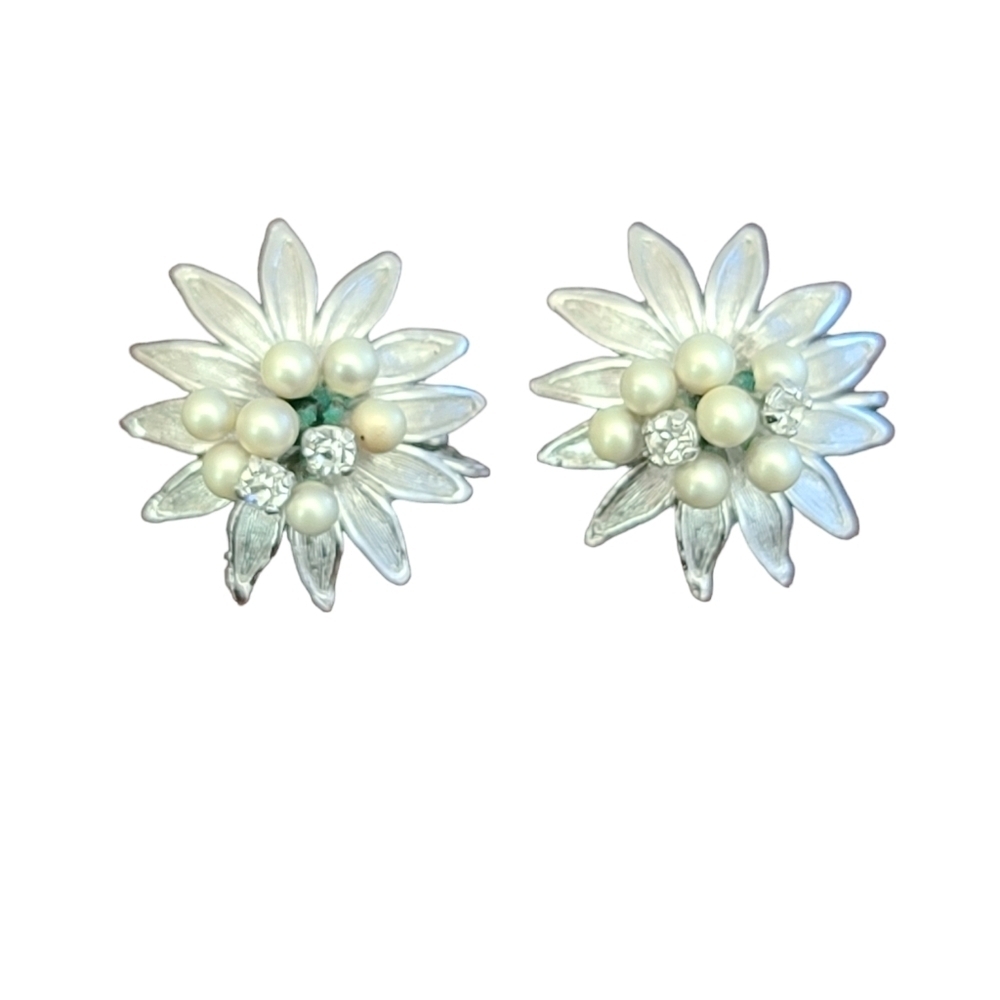 Vintage pearl flower clip earrings
